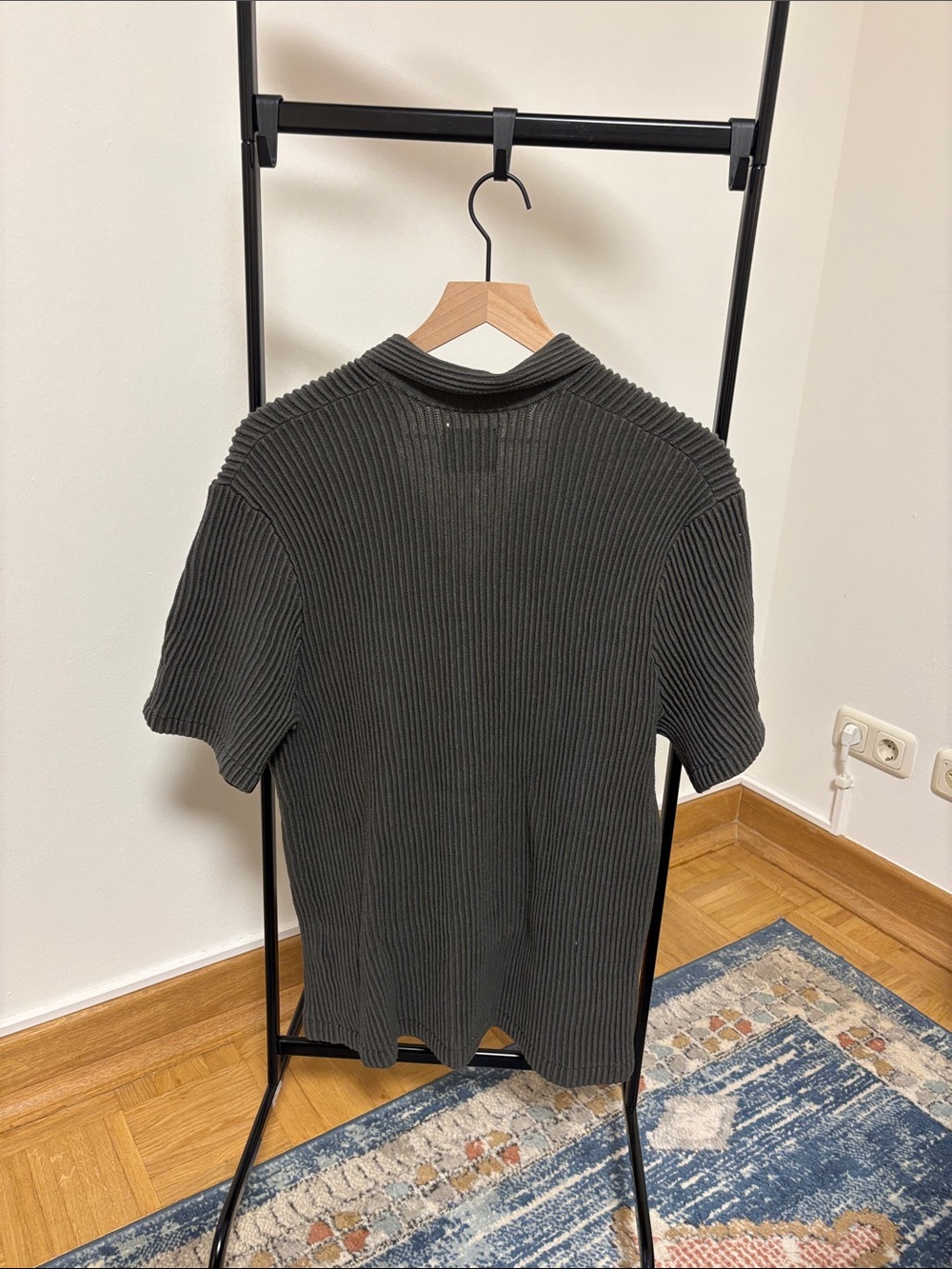 A&F Collared Shirt - Picture 4 of 6